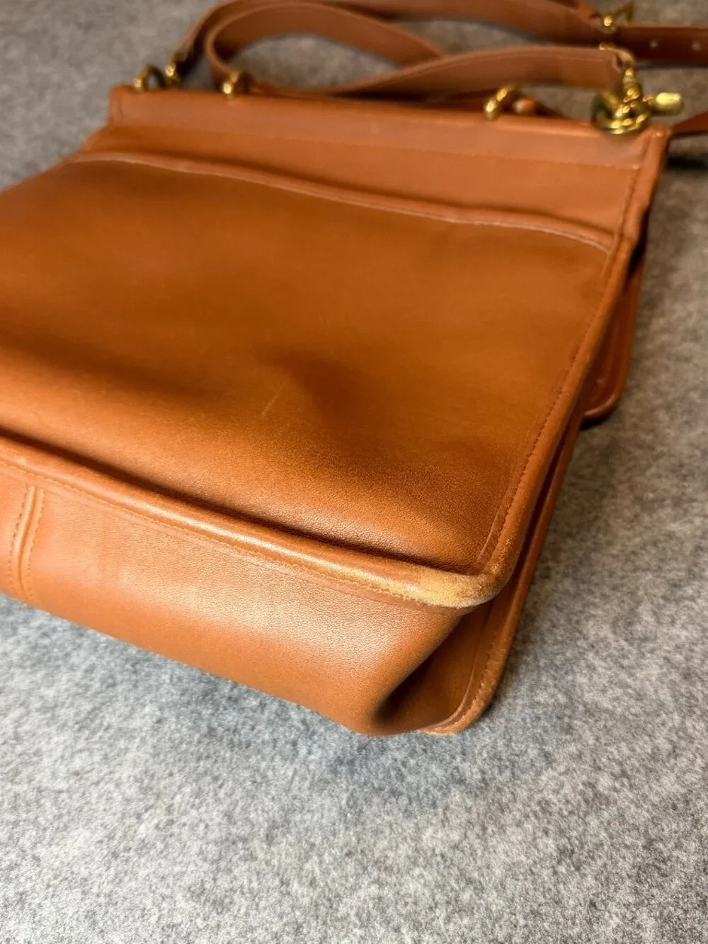 Vintage Coach British Tan Leather Crossbody Messenger Bag Brass Hardware USA - Picture 10 of 16